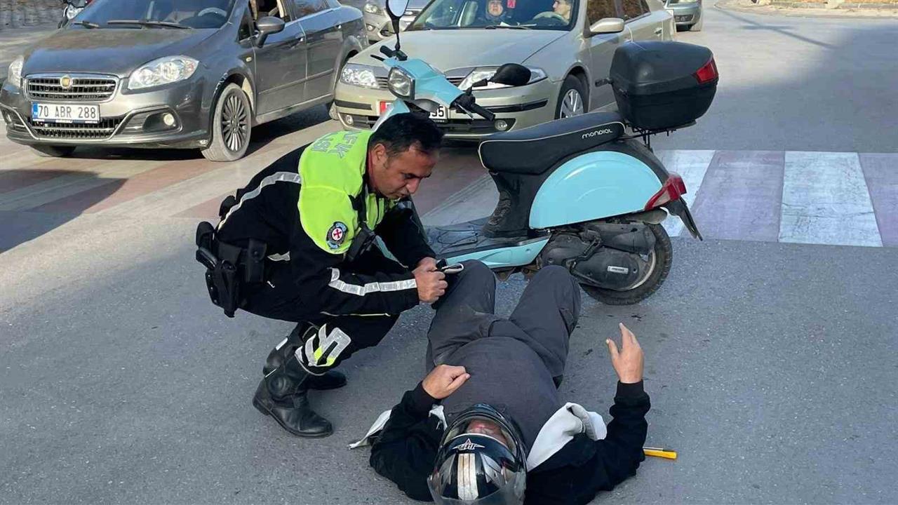 Karaman'da Motosiklet ile Otomobil Çarpıştı, Yaralı Var