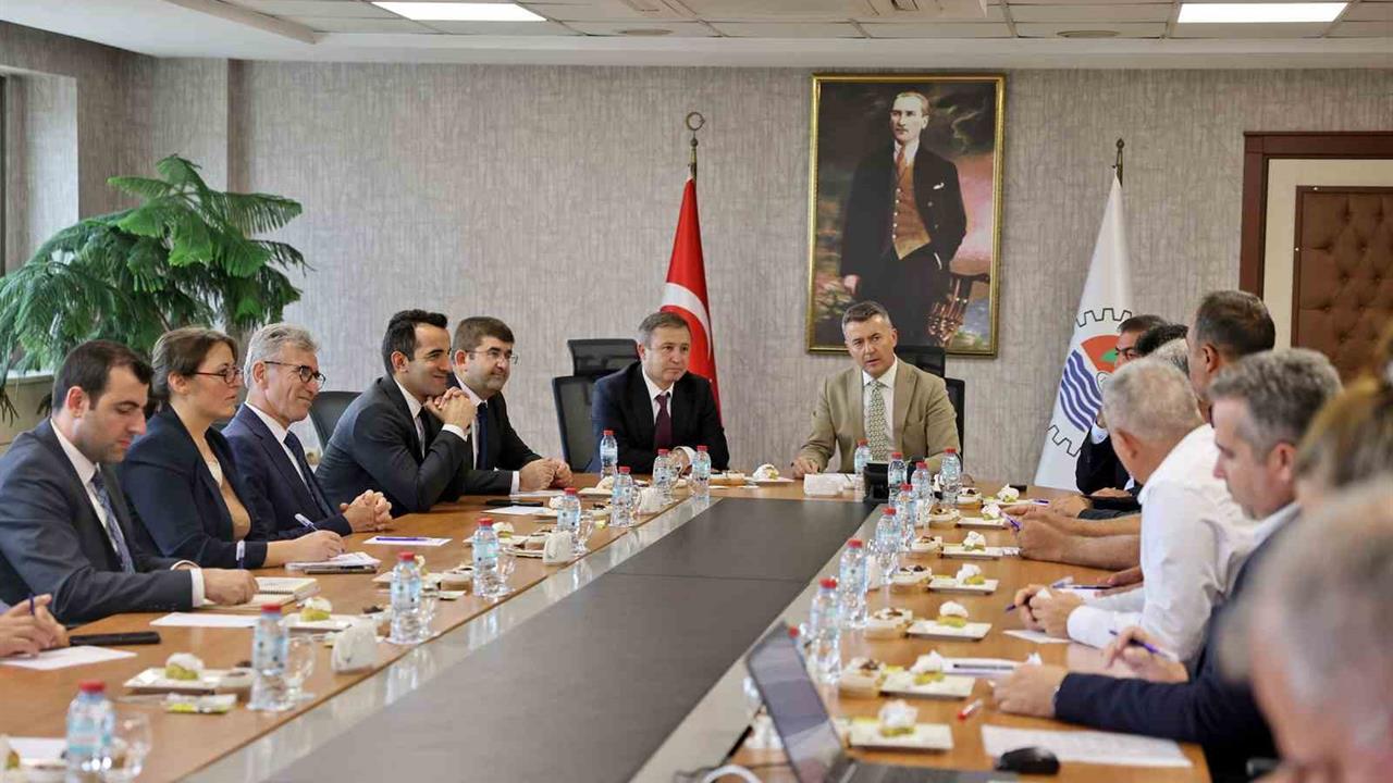 Mersin'de MTSO Başkanı Çakır, Üretici ve Tüketici Haklarının Korunmasına Değinerek Açıklamalarda Bulundu