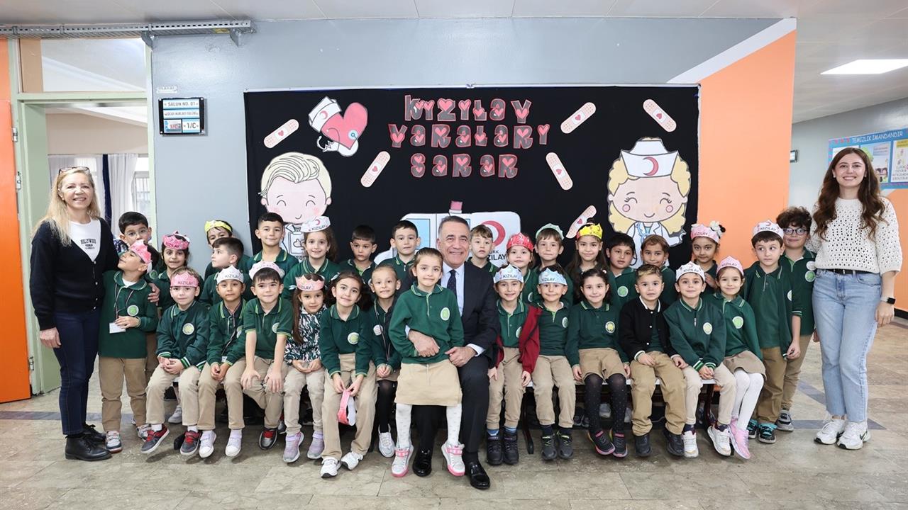 Sultangazi'de Belediye Başkanı Dursun, Öğrencileri Ziyaret Etti