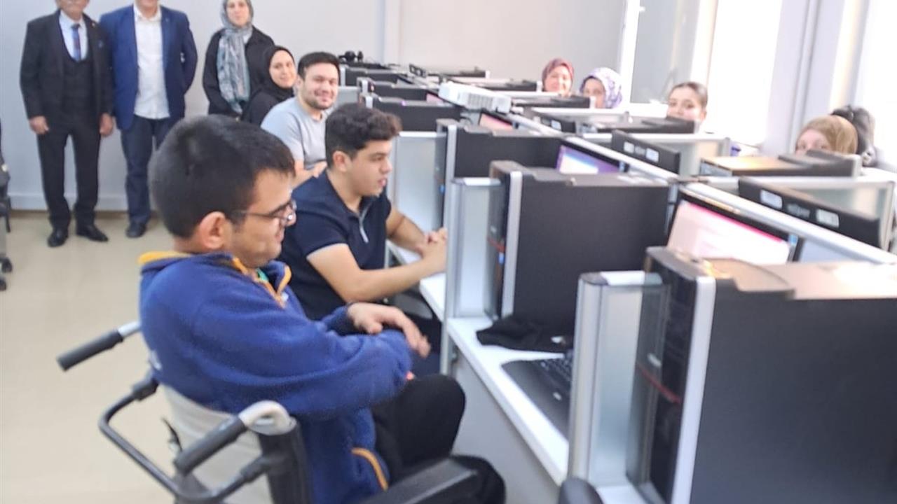 Bafra'da Engellilere Yönelik Bilgisayar İşletmenliği Kursu Açıldı