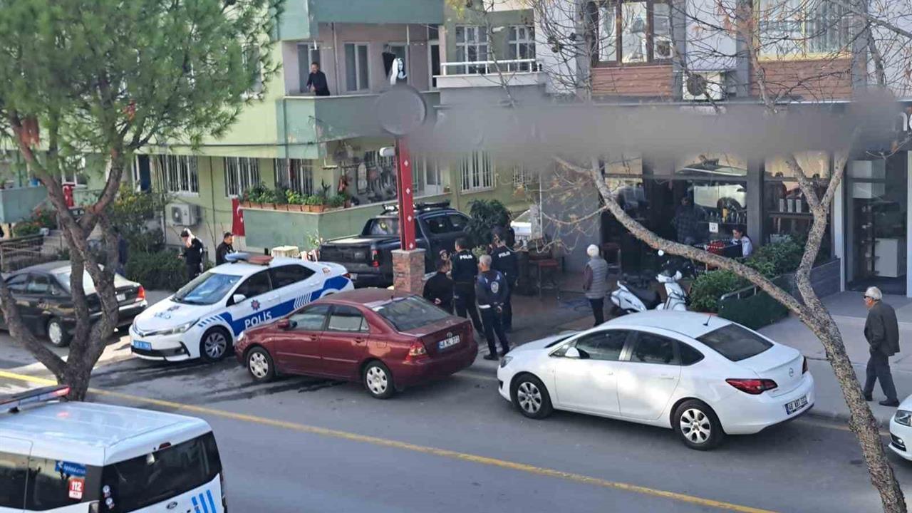 Menteşe'de Alacak Verecek Meselesi Nedeniyle Bıçaklı Kavga Çıktı, 2 Kişi Yaralandı