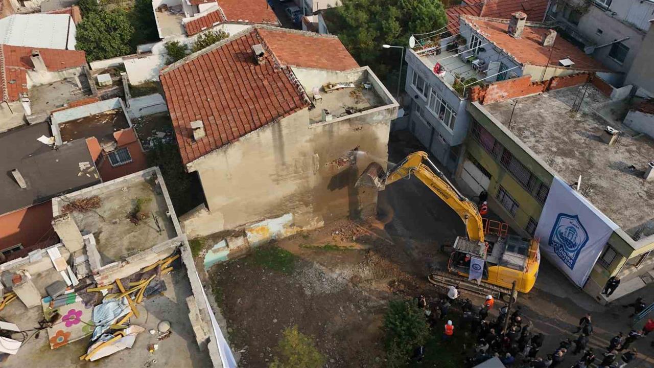 Bursa Yıldırım'da Davutkadı Yediselviler Kentsel Dönüşüm Projesi'nin Yıkım Aşaması Başladı