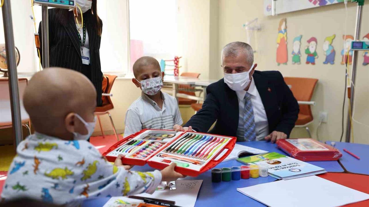 Gaziantep'te Lösemili Çocukları Ziyaret Eden Başkan Tahmazoğlu Moral Verdi