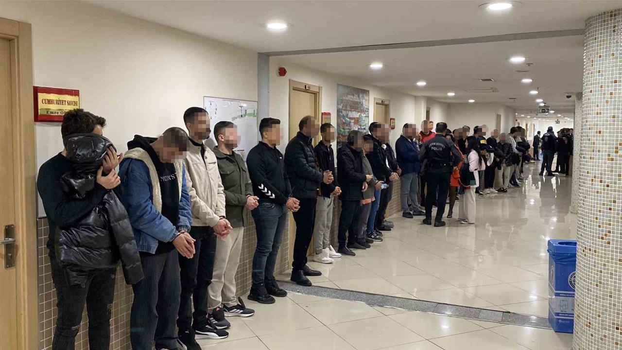 İstanbul'da Dini Duyguları İstismar Eden 55 Şüpheli Tutuklama Talebiyle Sevk Edildi