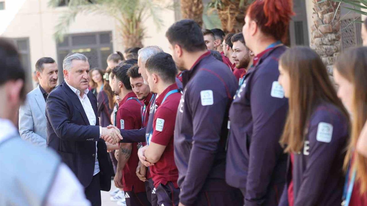 Osman Aşkın Bak, Suudi Arabistan Riyad'da Milli Sporcularla Bir Araya Geldi