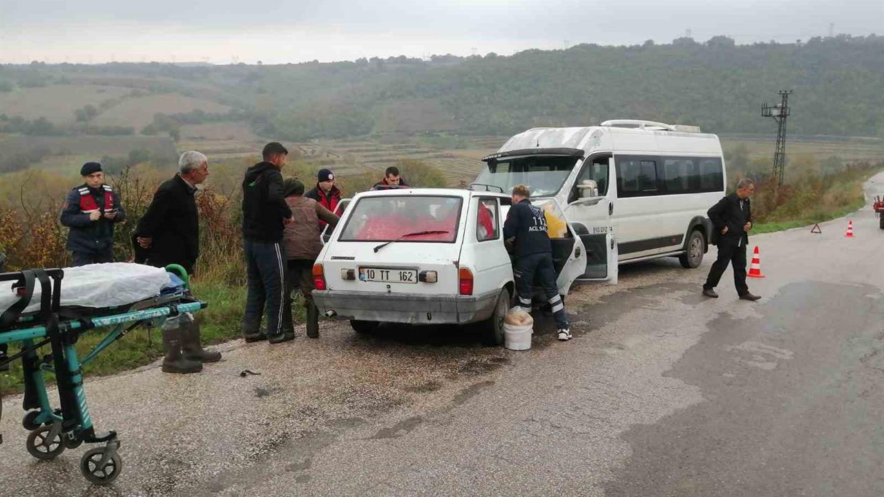 Balıkesir Gönen'de Meydana Gelen Trafik Kazasında Sürücü Sıkıştı