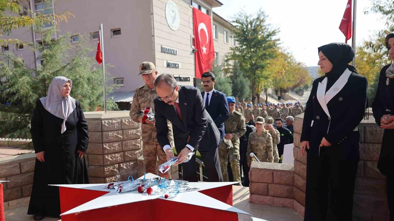 Siirt Merkez'de Helikopter Kazasında Şehit Olan 17 Asker İçin Tören Düzenlendi