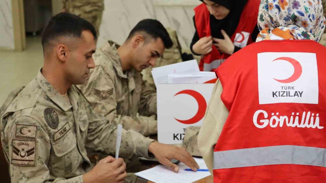 Muş İl Jandarma Komutanlığı Personeli Kızılay'a Kan Bağışında Bulundu