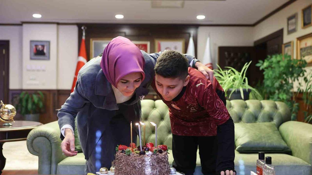 Ankara'da Bakan Göktaş, Şehit Yüzbaşı Alper Kocaman'ın Oğluyla Bir Araya Geldi