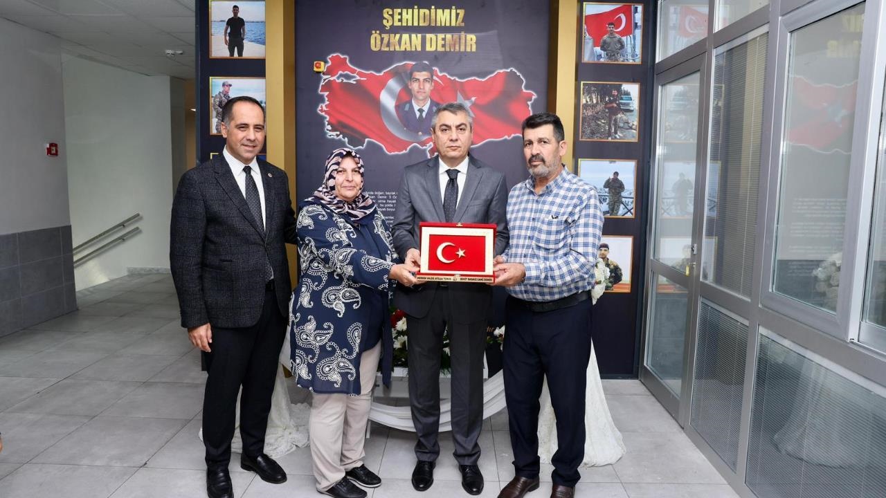 Vali Toros, Şehit Hava Piyade Astsubay Kıdemli Çavuş Özkan Demir’i Anma ve Şehit Özkan Demir Ortaokulunun Açılış Törenine Katıldı