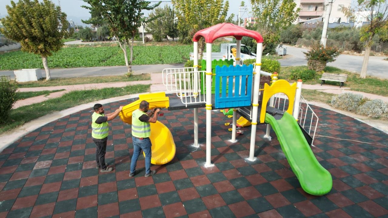 Akdeniz'in Parklarında Yenileme Çalışmaları Devam Ediyor