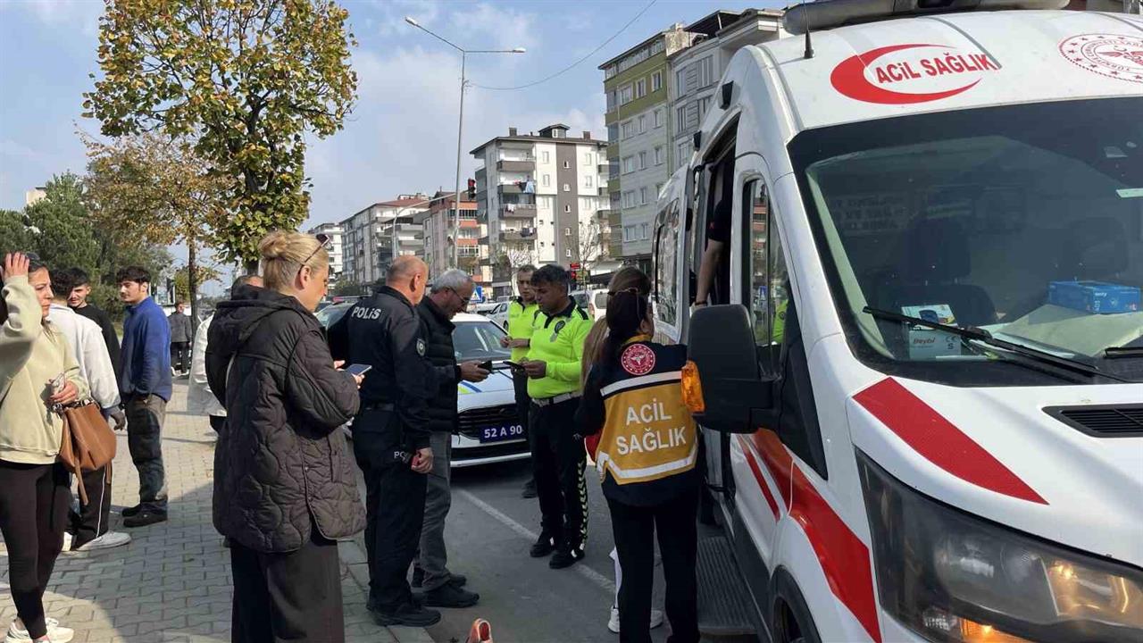 Ordu Ünye'de Dolmuş ve Cipin Çarpışması Sonucu 13 Yaralı