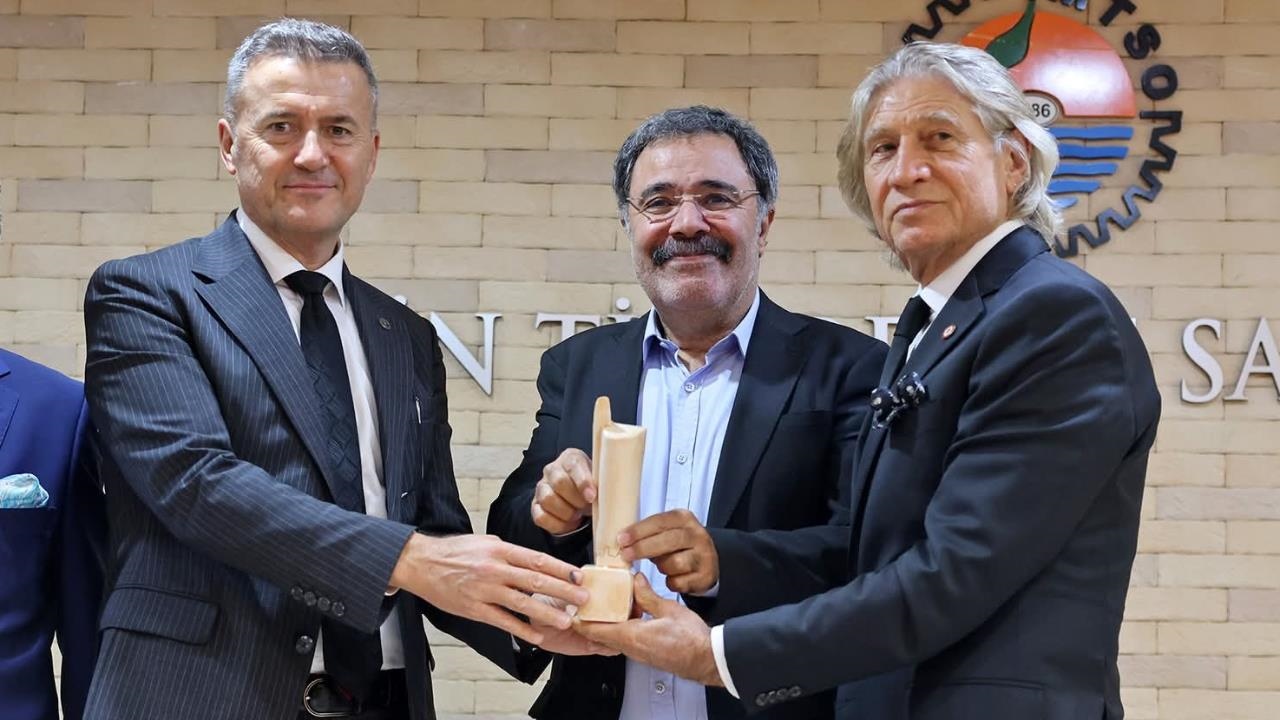 Mersin Kenti Edebiyat Ödülü Ahmet Ümit’in