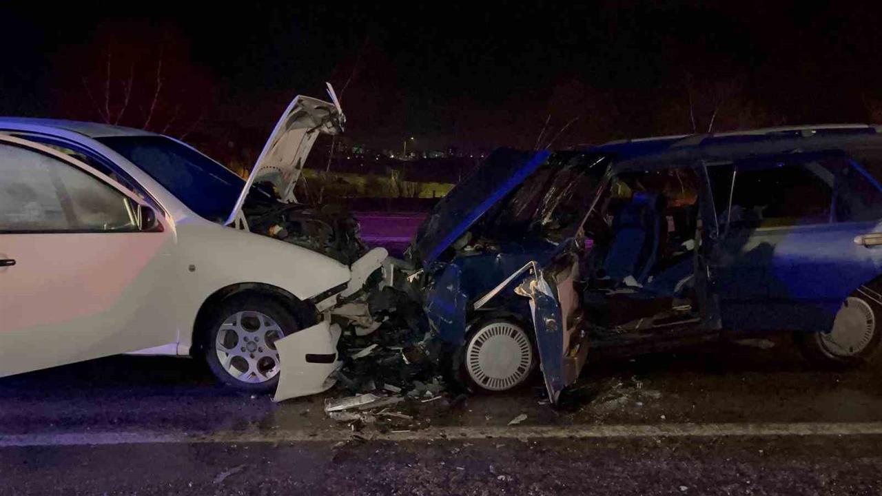 Eskişehir'de Yağmur Nedeniyle Meydana Gelen Trafik Kazasında 9 Kişi Yaralandı