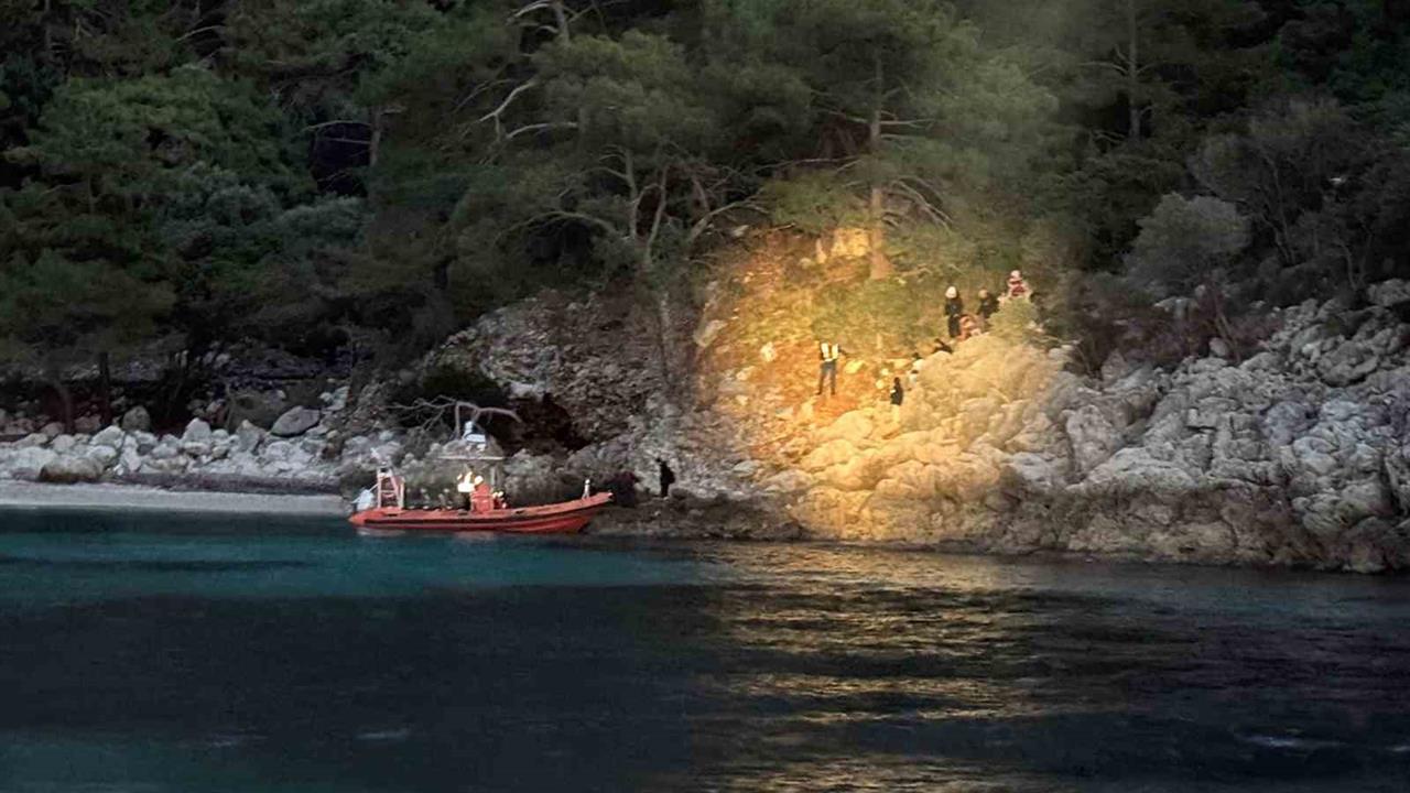 Muğla Fethiye'de Karaya Ulaşamayan Düzensiz Göçmenler Kurtarıldı