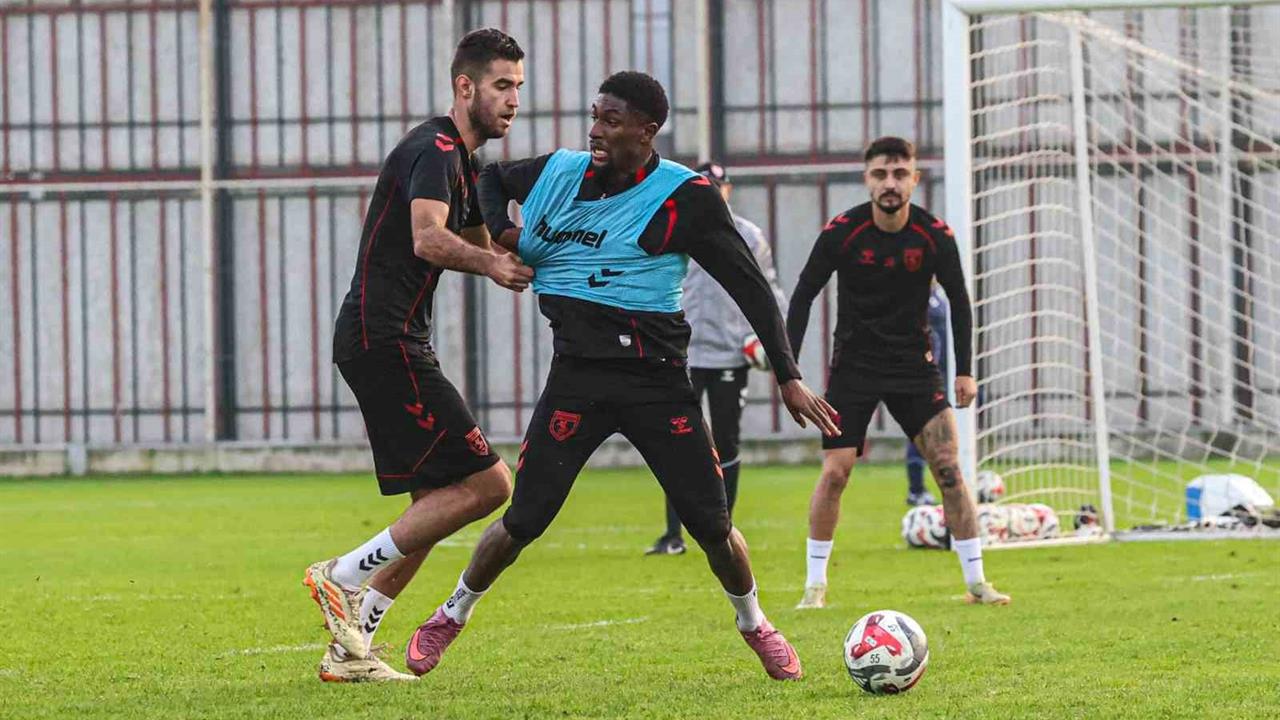 Samsun'da Samsunspor, Eyüpspor'u Yenerek Milli Araya Moralli Girmeyi Hedefliyor