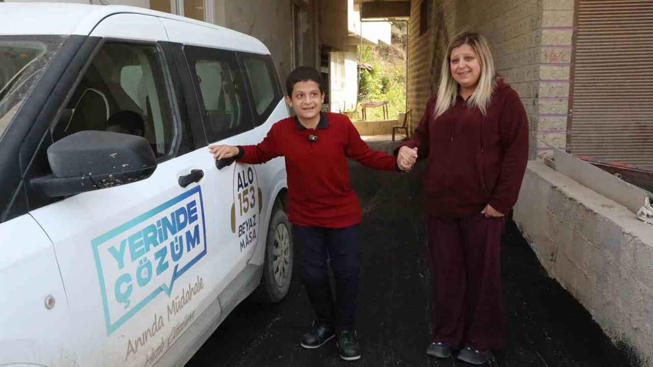 Hatay Samandağ'da Özel Gereksinimli Birey Sebahattin İçin Yol Asfaltlandı