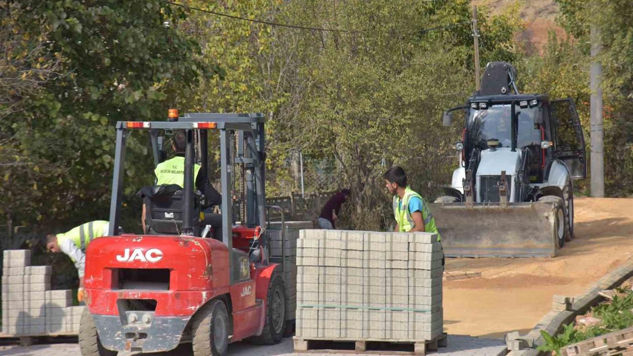 Bilecik Pelitözü Mahallesi'nde Kilit Parke Taşı Çalışmaları Devam Ediyor