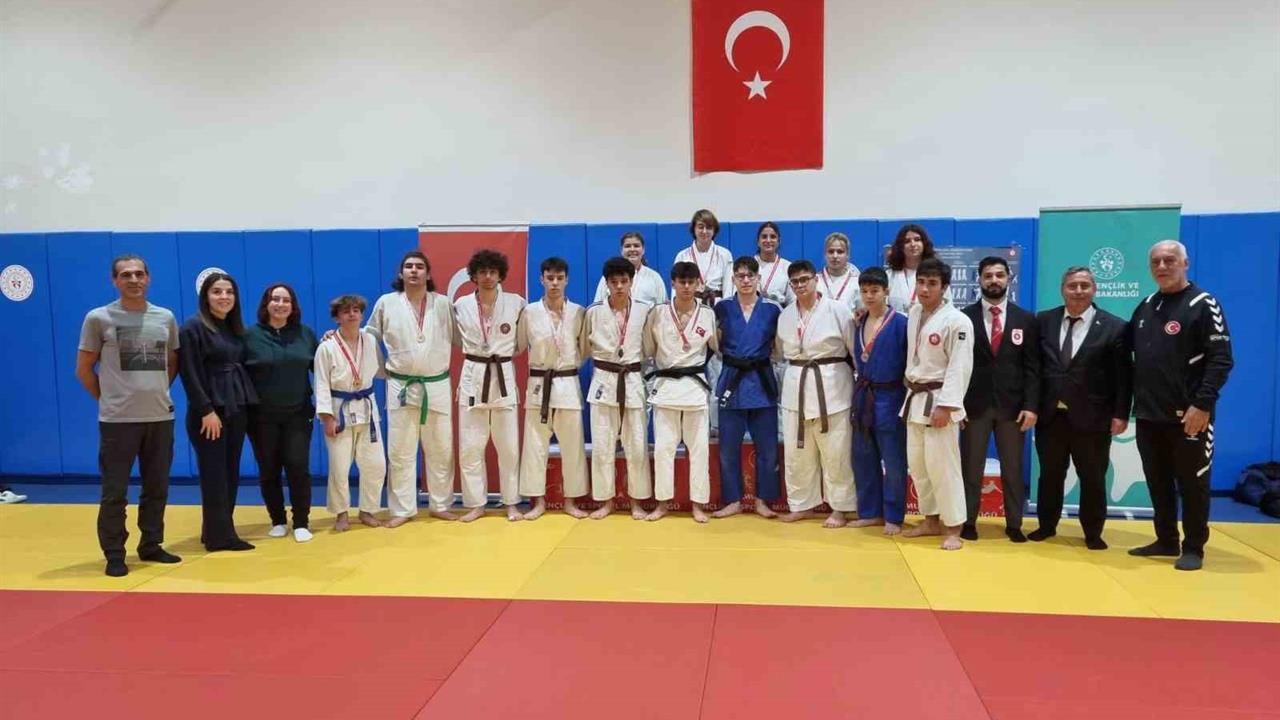Muğla Menteşe'de Gençler Judo İl Birinciliği Müsabakaları Gerçekleşti