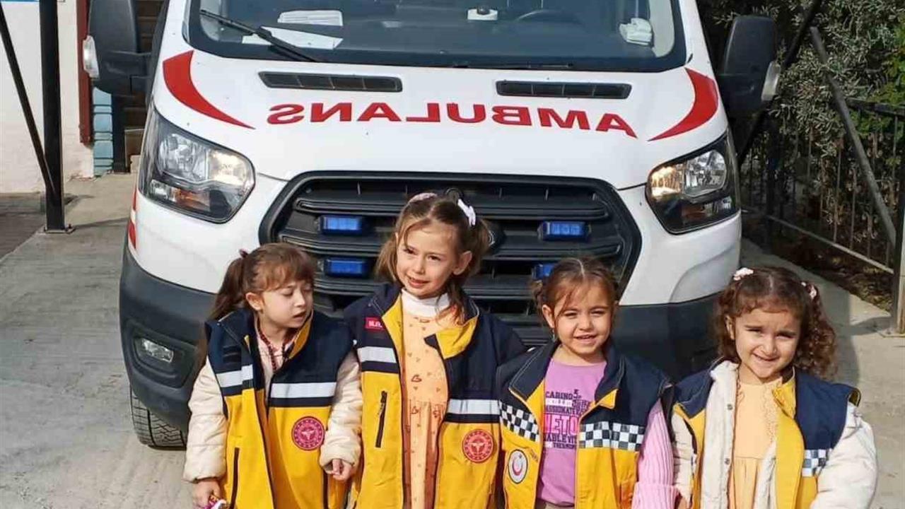 Bilecik Bayırköy'de Kur'an Kursu Öğrencileri 112 Acil Merkezini Ziyaret Etti