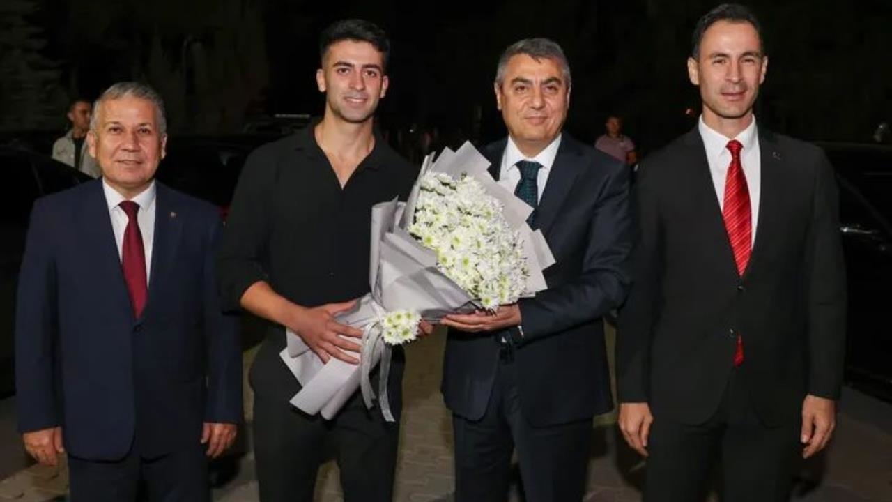 Vali Toros, Yenişehir Erkek Öğrenci Yurdu'nu Ziyaret Etti