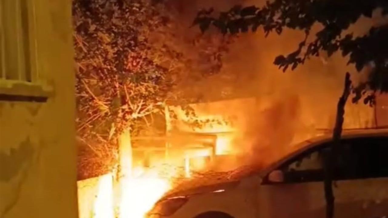 Batman'da Park Halindeki Bir Araç Yangın Çıkardı