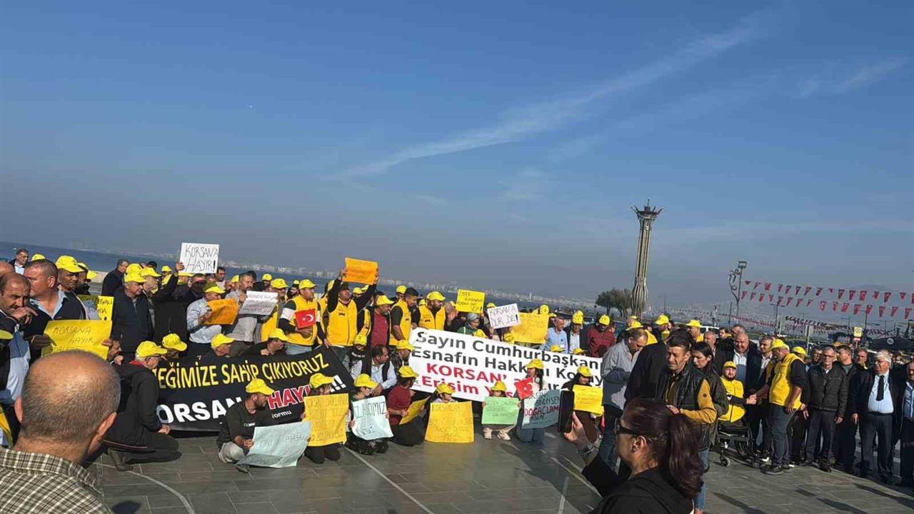 İzmir'de Taksicilerin Korsana Hayır Konvoyuna Başkan Şartlı Destek Verdi