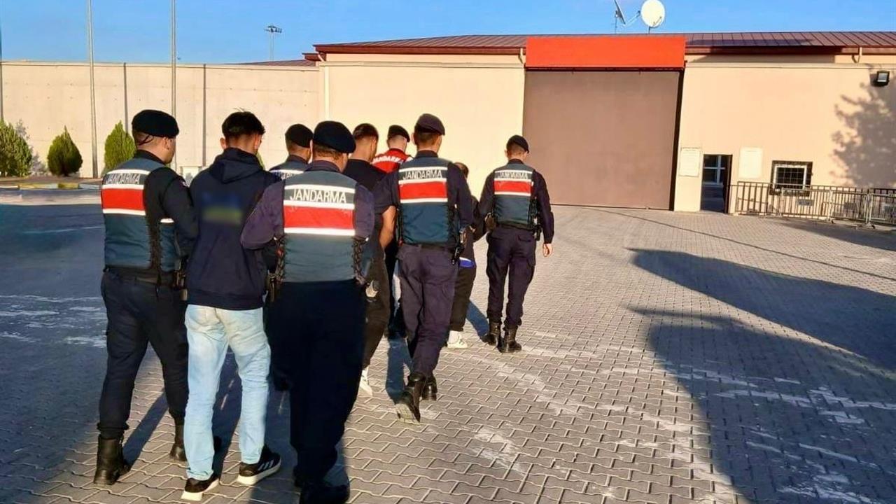 Gaziantep'te Jandarma Ekipleri Hırsızlık Şüphelisi 19 Kişiyi Yakaladı