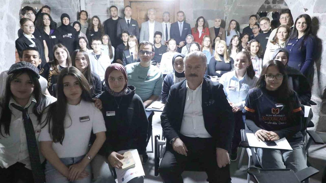 Kayseri Melikgazi'de Başkan Palancıoğlu, Mektep Melikgazi Öğrencileri ile Tecrübe Paylaşımında Bulundu