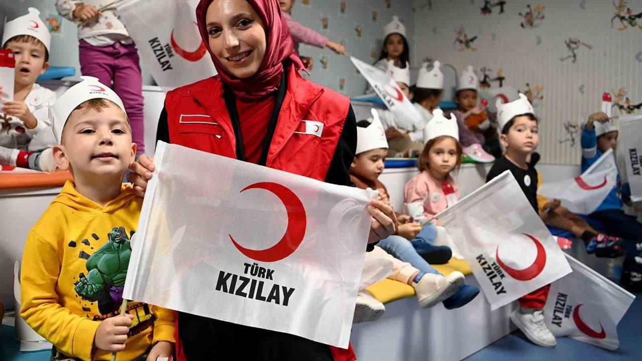 Kuşadası'nda Çocuk Gelişim Merkezi'nde Kızılay Haftası Etkinliği Düzenlendi