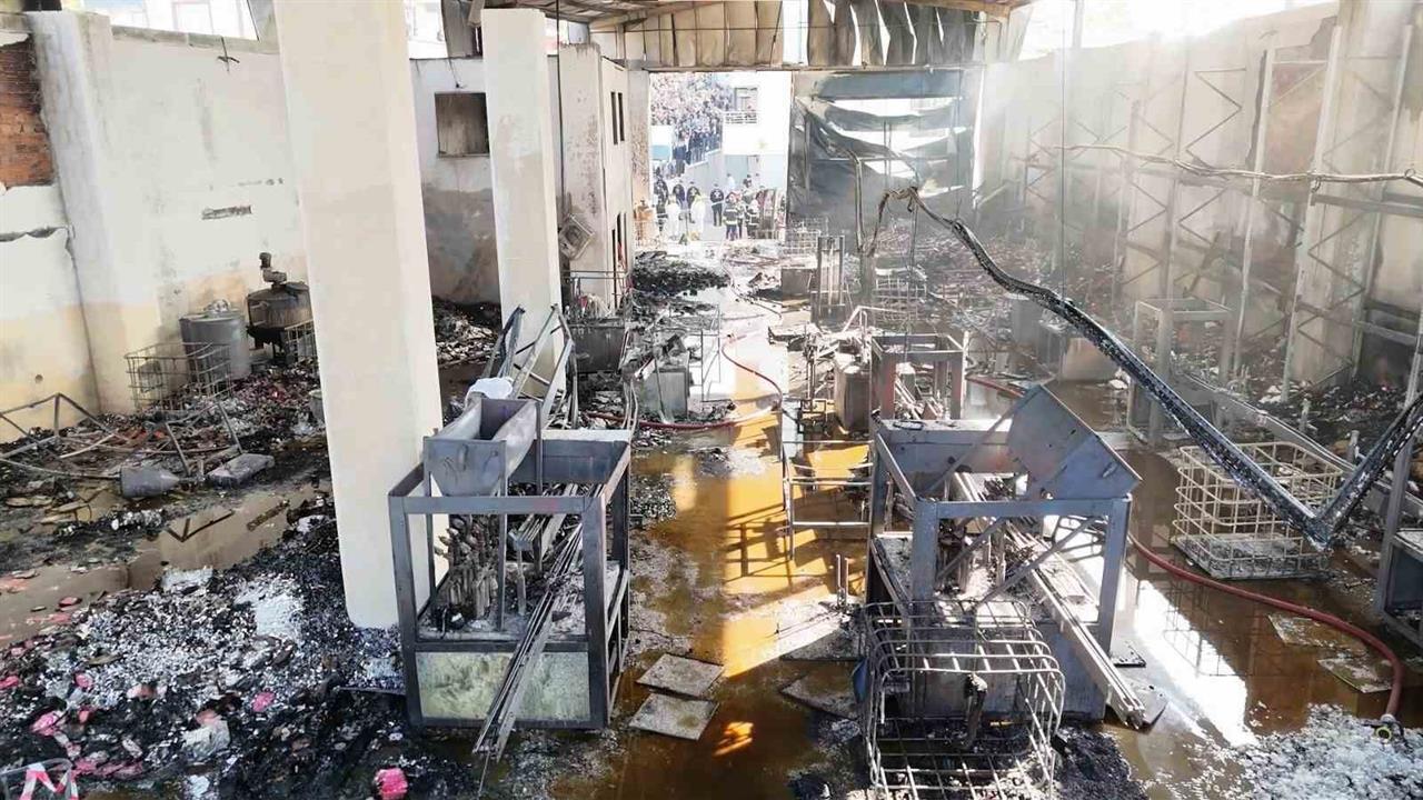 Kocaeli'de Parfüm Dolum Tesisinde Meydana Gelen Yangında 6 Kişi Hayatını Kaybetti