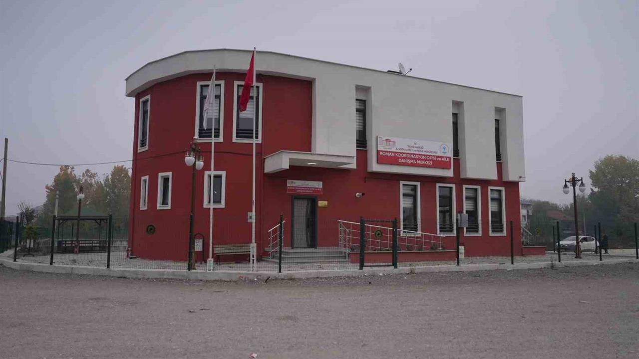 Düzce'de Faruk Özlü, Süleyman Soylu Kültür Merkezi ile ilgili iddiaları yalanladı.