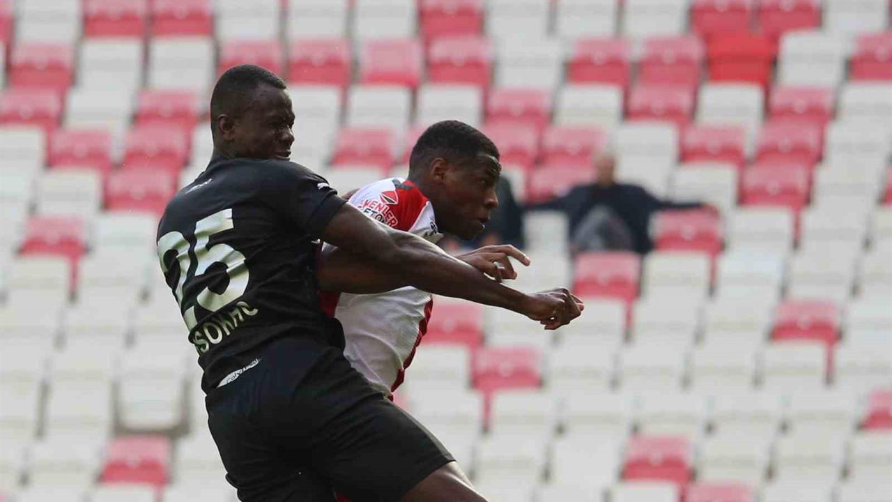 Özbelsan Sivasspor, Manisa FK'yı 3-2 Mağlup Etti