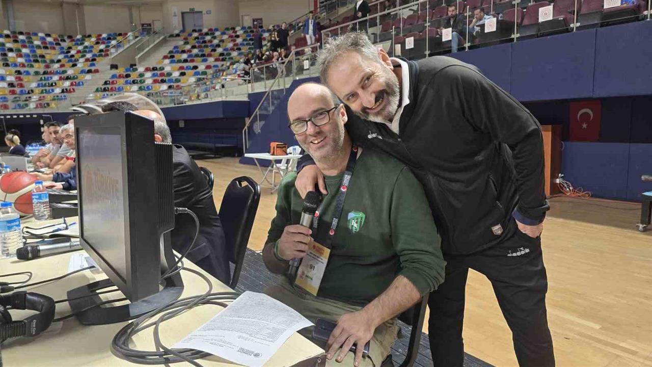 Kocaeli Kadın Basketbol ile Dardanel Çanakkale Belediyespor Maçında Anons Görevi Gazeteciye Düştü
