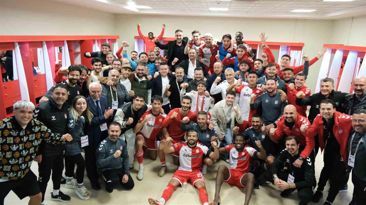 Sivasspor, Manisa FK'yı 3-2 Yenerek Galibiyet Sevincini Paylaştı