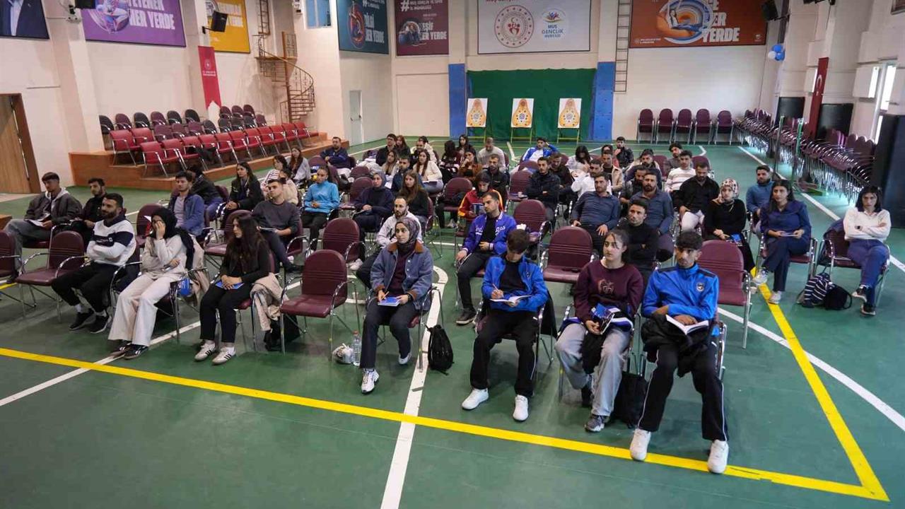 Muş Merkez'de 3 Gün Sürecek Voleybol Aday Hakem Kursu Açıldı
