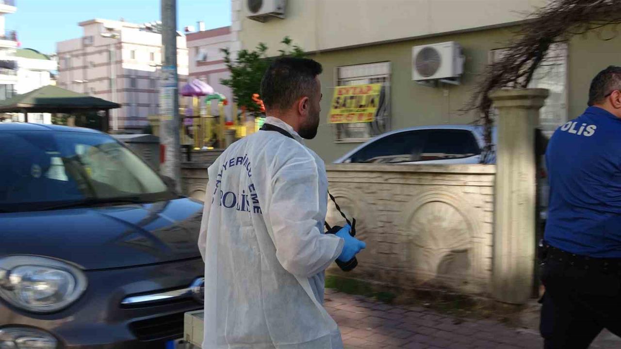 Antalya Kepez'de Evinde Ölü Bulunan Genç Adamın Ölümü Şüpheli