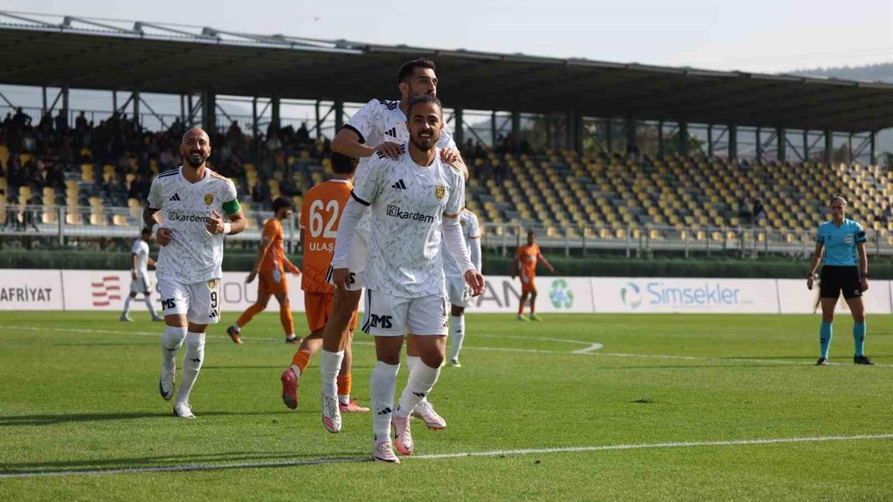 İzmir Aliağa'da Aliağa FK, Adanaspor'u 7-1 Mağlup Etti