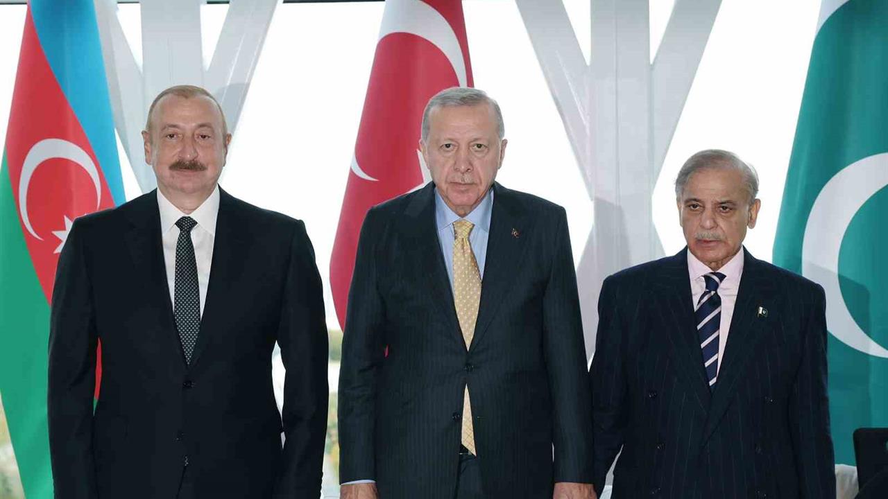 Cumhurbaşkanı Erdoğan, Bakü'de Aliyev ve Şerif ile Bir Araya Geldi