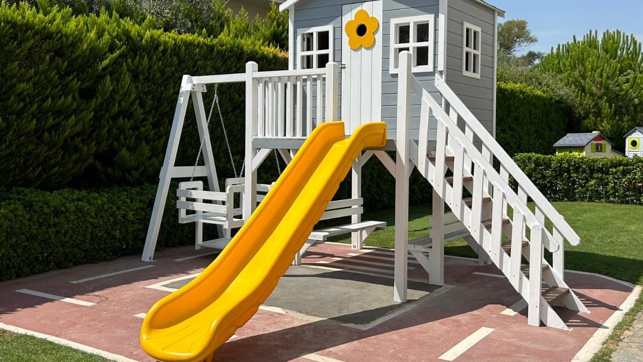 Geniş Bahçeler İçin İdeal: Çift Katlı Kule Tasarımlı Ahşap Oyun Evleri