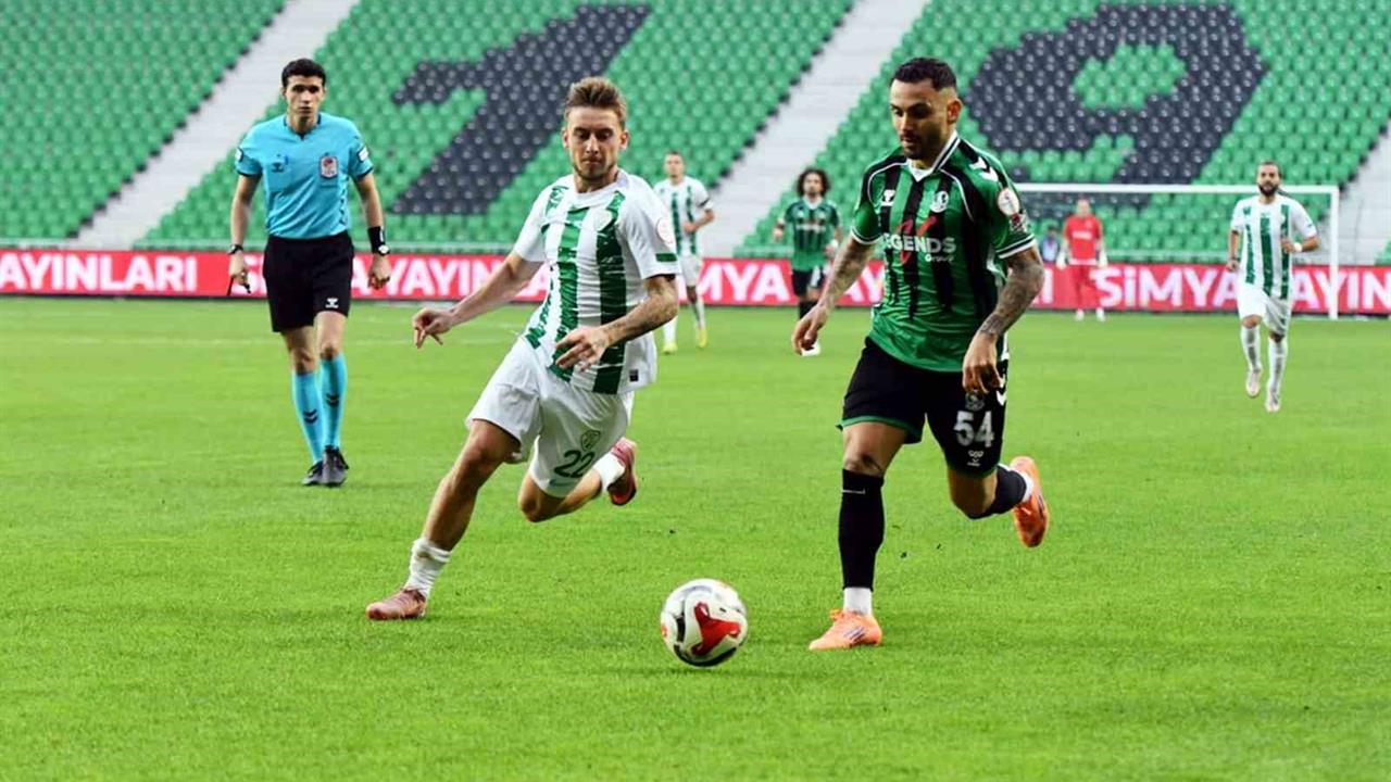 Sakarya'da Sakaryaspor, Serik Spor ile Oynadığı Maçta 2-3 Mağlup Oldu