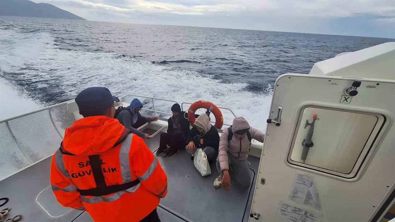 Muğla Fethiye Leylek Koyu'nda 4 Düzensiz Göçmen Kurtarıldı