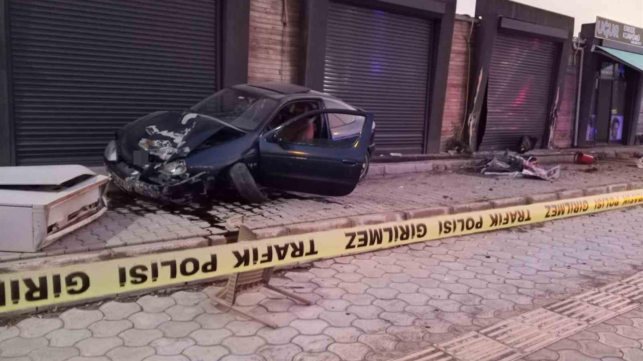 Hatay İskenderun'da Kaldırımda Yürüyen Çocuğa Otomobil Çarptı, Hayatını Kaybetti