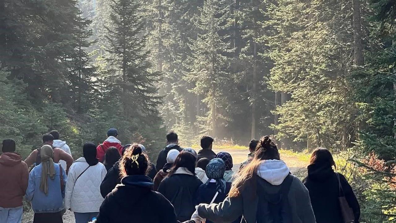 Türkeli'de Gençler İçin Düzenlenen Doğa Yürüyüşünde Çevre Bilinci Vurgulandı