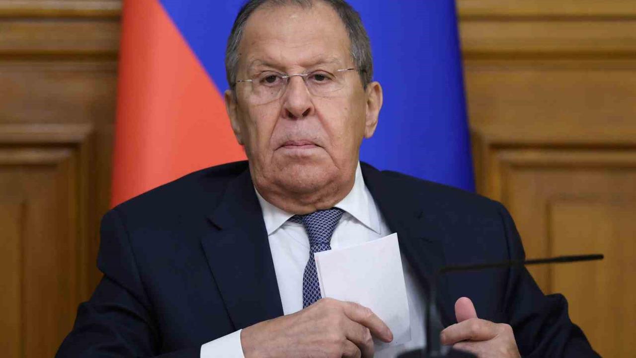 Moskova'da Lavrov, Washington'un Trump'ın Nükleer Deneme Talimatına Yanıt Veremediğini Belirtti