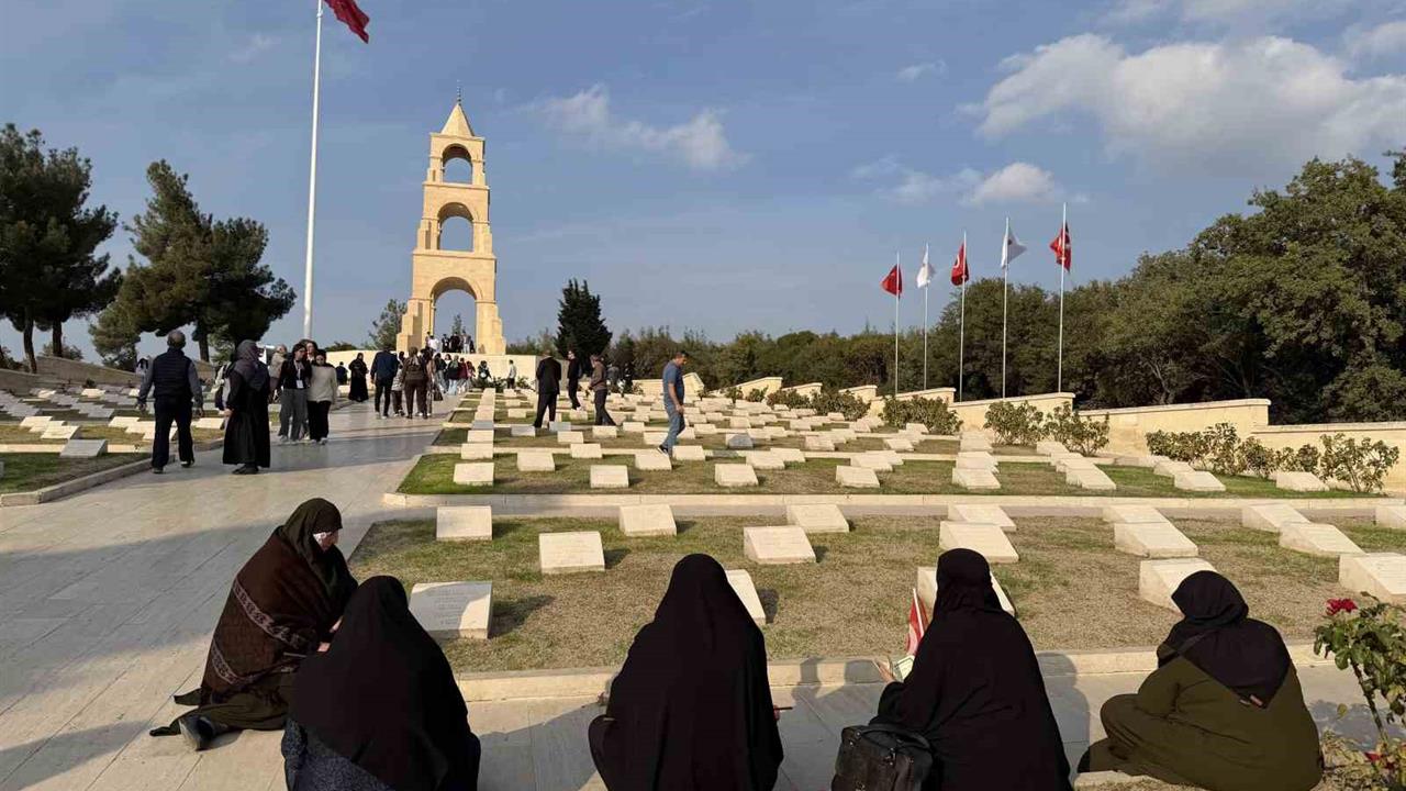 Çanakkale'de 57. Alay Şehitliği'ni Ziyaret Eden Erzurumlu Aileler Duygusal Anlar Yaşadı
