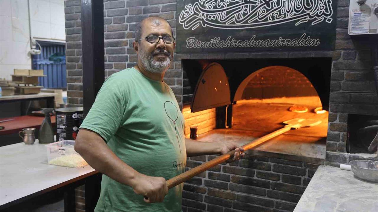 Hatay'daki Fırıncı, Deprem Anında Fırın Küreğini Düşündüğünü Açıkladı