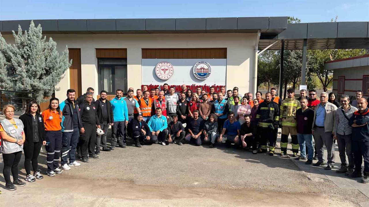 Diyarbakır Lice'de Gerçekleştirilen Deprem Tatbikatında 1140 Vaka Kaydedildi