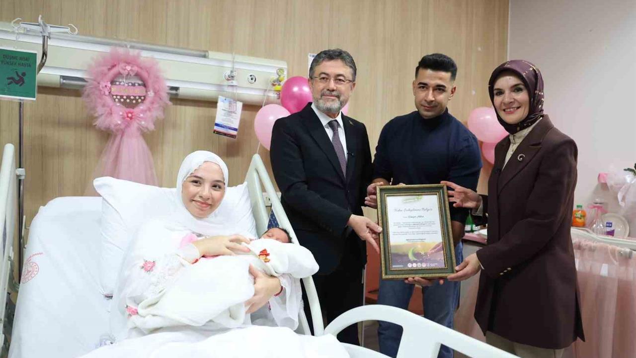 Ankara'da "Her Aile 1 Fidan Sevdamız Yeşil Vatan" Projesi ile Yeni Doğan Bebeğe Ziyaret Gerçekleştirildi