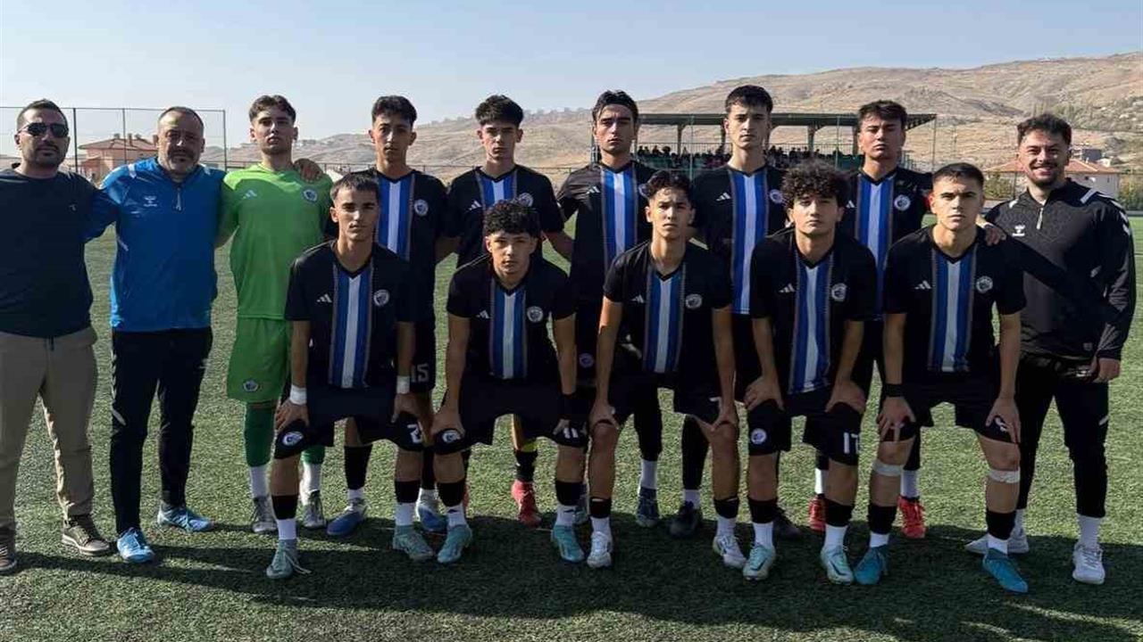 Kayseri'de Erciyes 38 FK, Namağlup Olarak Yoluna Devam Ediyor